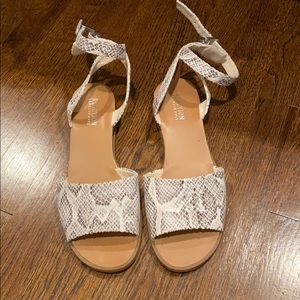 Reaction Kenneth Cole snake skin sandals